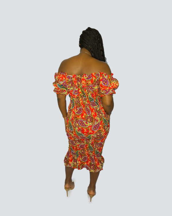 She Carries Oil - Image 3